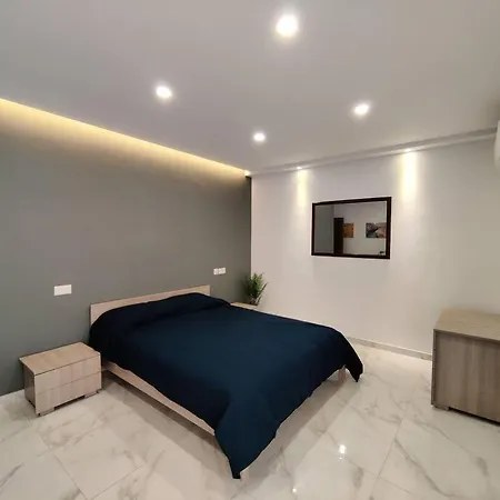Spacious Designer Finished Three Bedroom Appartamento *