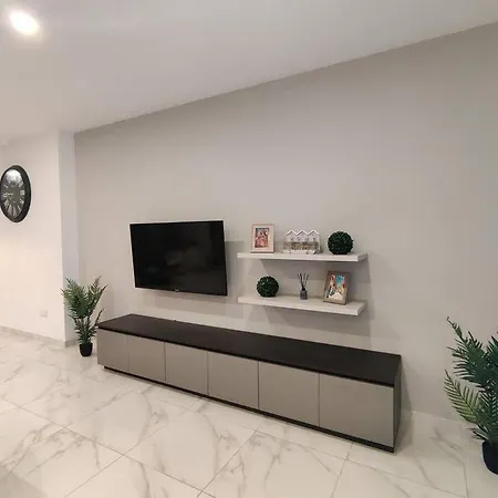 Spacious Designer Finished Three Bedroom Il-Pergla
