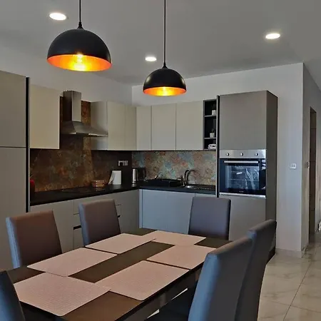 Appartement Spacious Designer Finished Three Bedroom